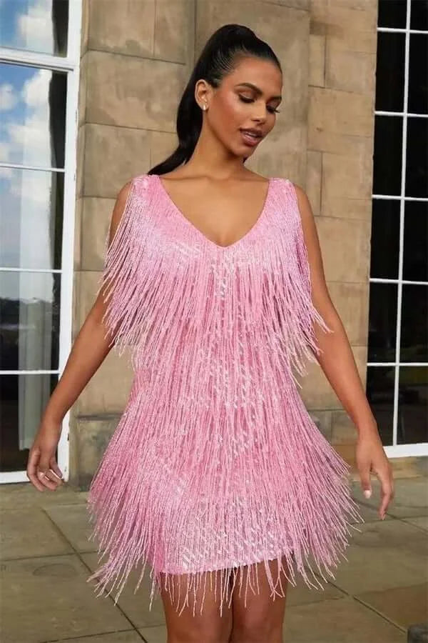 Model in rosa kleid
